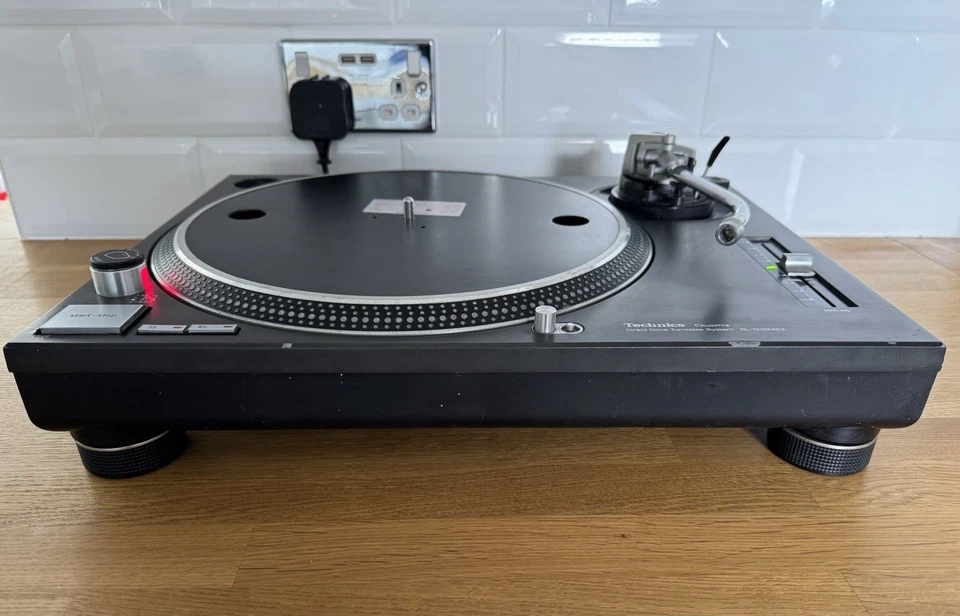 Technics SL-1210 Mark2 Quartz Direct Drive Turntable. Black - Image 3 of 4