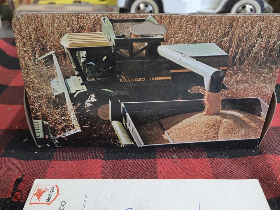 ERTL JOHN DEERE 1/80 SCALE COMBINE NEW IN BOX - Image 4 of 4