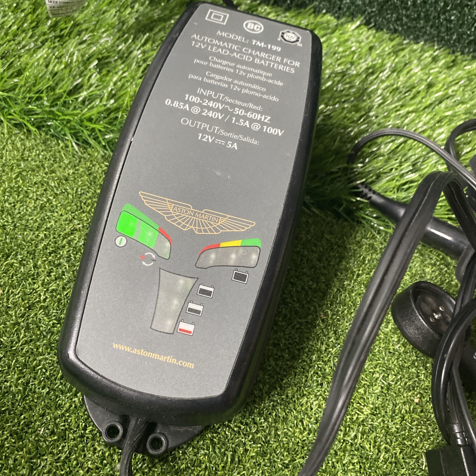 Aston Martin V8 Vantage Battery charger