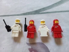 4 Lego Spaceman Astronaut Figures