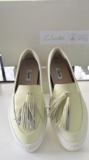Clarks Women's “NEW in BOX” Flat Yellow Leather Shoes Size 6 Fit D(average Fit)