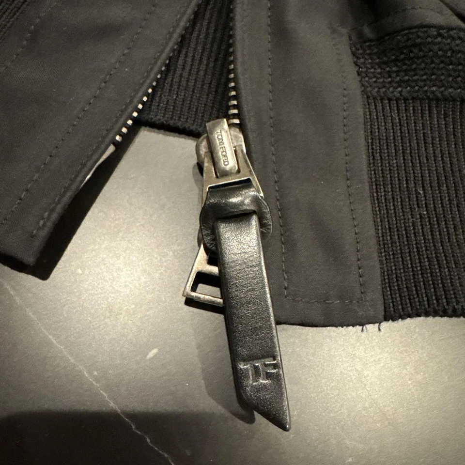 Chaqueta de Vuelo Tom Ford MA 1 Bombardero Para Hombres Negra Talla 44 Bolsillo con Cremallera Usada Auténtica JAPÓN Foto 4 de 4