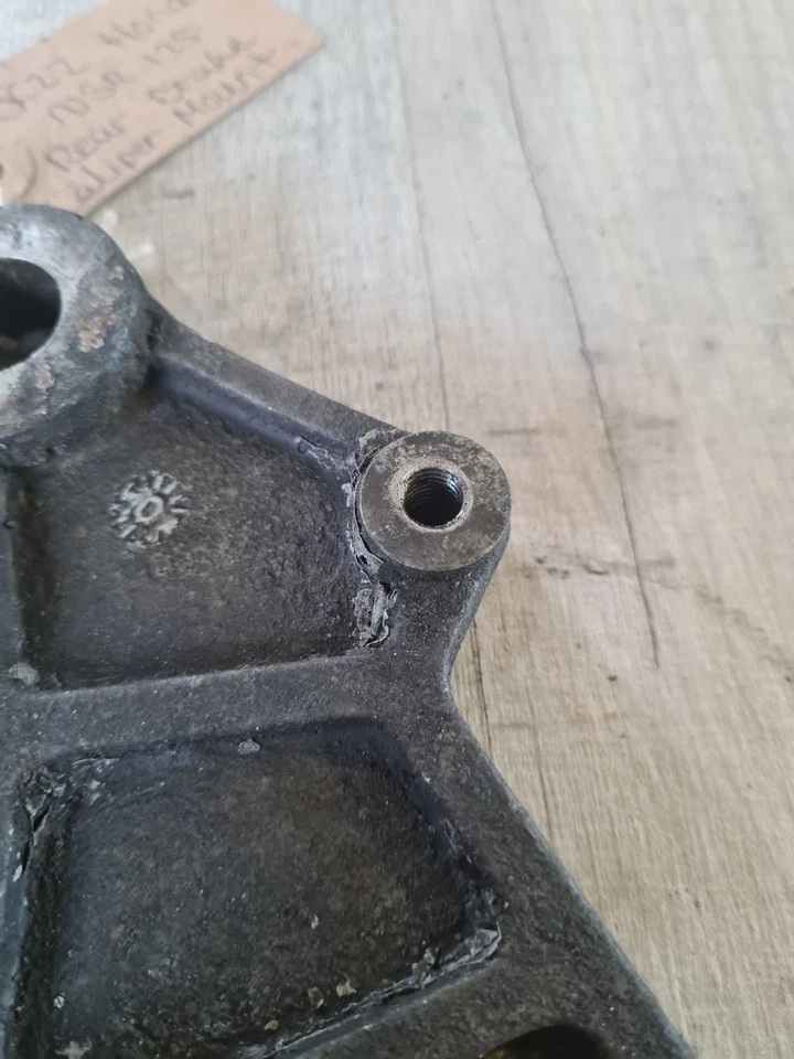 Placa de montaje de soporte de pinza de freno trasero Honda NSR125 NSR 125 JC22 Foto 4 de 4