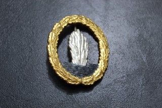 Minensucher Kriegsabzeichen in der 57iger Ausführung sehr früh S&Lück (321.)