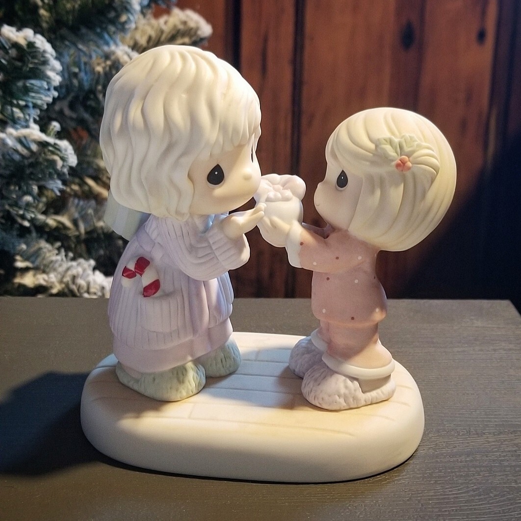 PRECIOUS MOMENTS set 2 #710010 Gift is in Giving & #690006 Purr