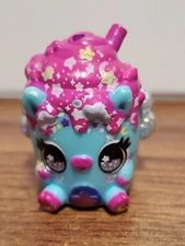 Hatchimals Colleggtibles Cosmic Candy VANILLA MACOW Blue Mini Figure 