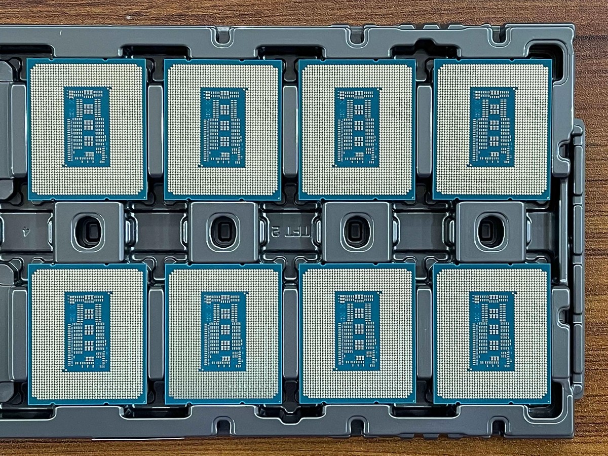 Intel Xeon E-2488 Processors 8 Core 16 thread 3.2 GHz 95W LGA1700