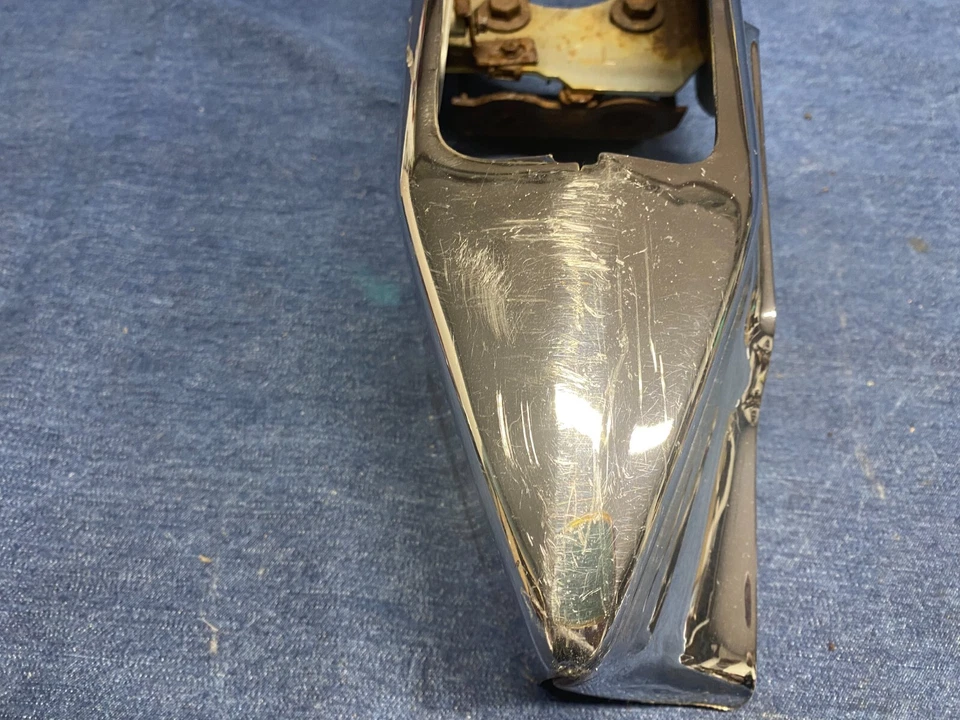 1980 81 82 83 1984 85 1986 87 1988 1998 Cadillac Brougham extremidade do para-choque traseiro esquerdo - Imagem 4 de 4