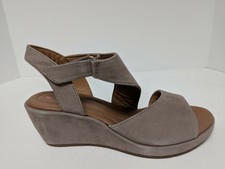 un plaza sling clarks