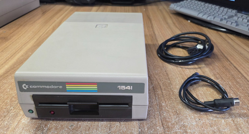 Excellent Condition Commodore 1541 ALPS disc drive Fully tested including cables