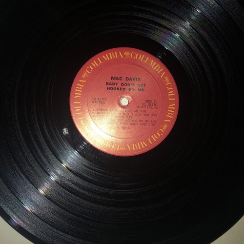 Mac Davis Baby Don't Get Hooked On Me LP (1972) Columbia KC 31770 Country Record - Picture 2 of 4