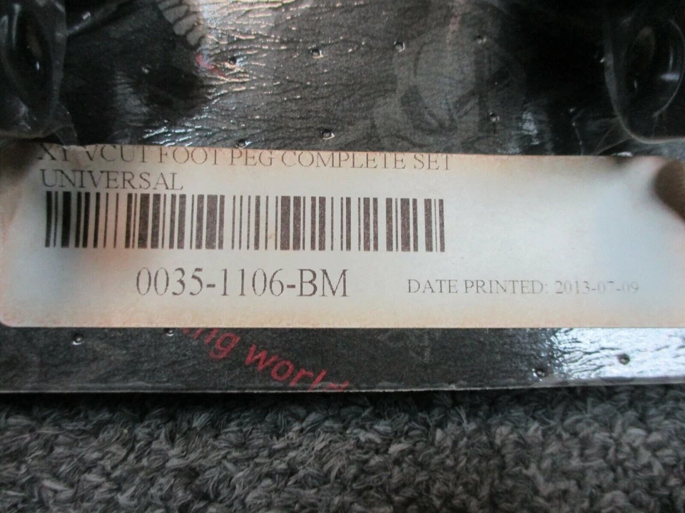 Clavijas de pie Xtreme Machine corte en V para Harley Davidson Foto 2 de 4