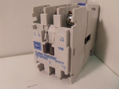 Nuevo en caja Eaton/Cutler Hammer CE15FNS2AB 2 polos contactor magnético de CA, talla F, 32A - Imagen 2 de 6