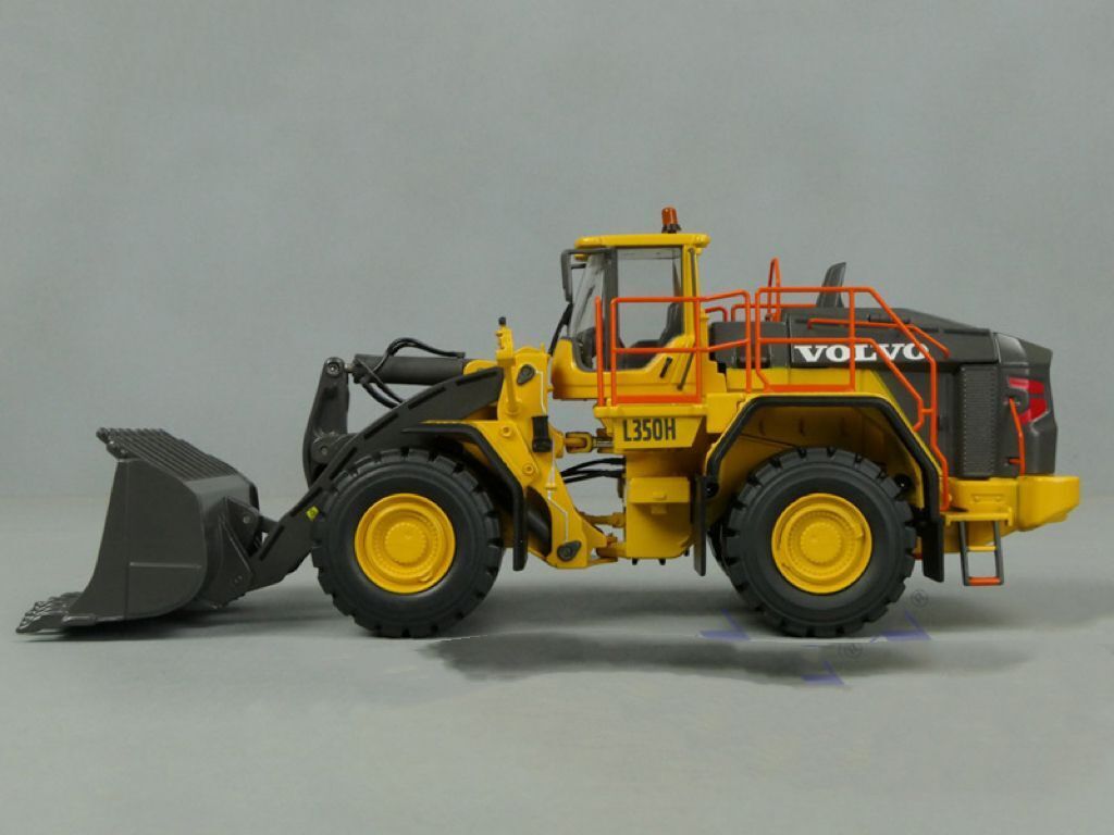 モーターアート　VOLVO　DD-24　ロードローラー　スケール 1/50 Miniature Construction World - Volvo DD24 Tandem Drum Roller