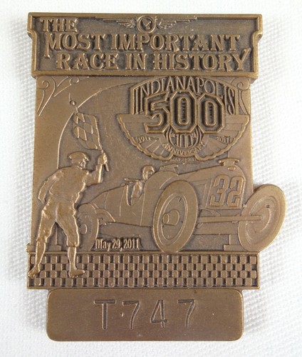2011 Indianapolis 500 Bronze Pit Badge T747 IMS 100th Anniversary Dan Wheldon - Picture 2 of 8