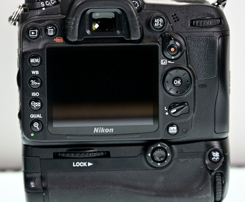 Nikon D D7000 16.2MP DSLR AND MB-D11 WITH ONLY 26,812 SHUTTER COUNT - Picture 8 of 10