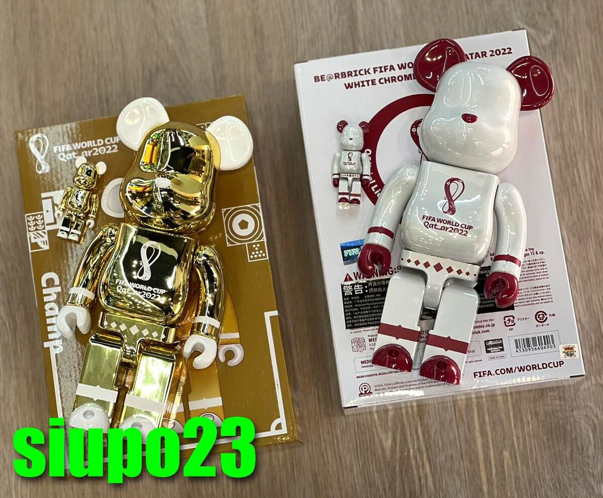 Medicom 400% + 100% Bearbrick ~ FIFA World Cup Qatar 2022 Gold & White Chrome 2