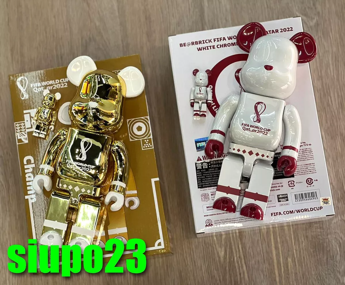 Medicom 400% + 100% Bearbrick ~ FIFA World Cup Qatar 2022 Gold & White  Chrome 2