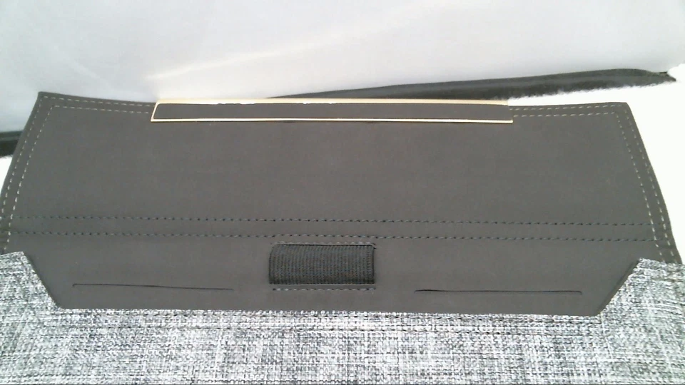 ADOPTADO - Funda Soho para la mayoría de las tabletas de hasta 8" - Tela gris ceniza/dorada Foto 4 de 4