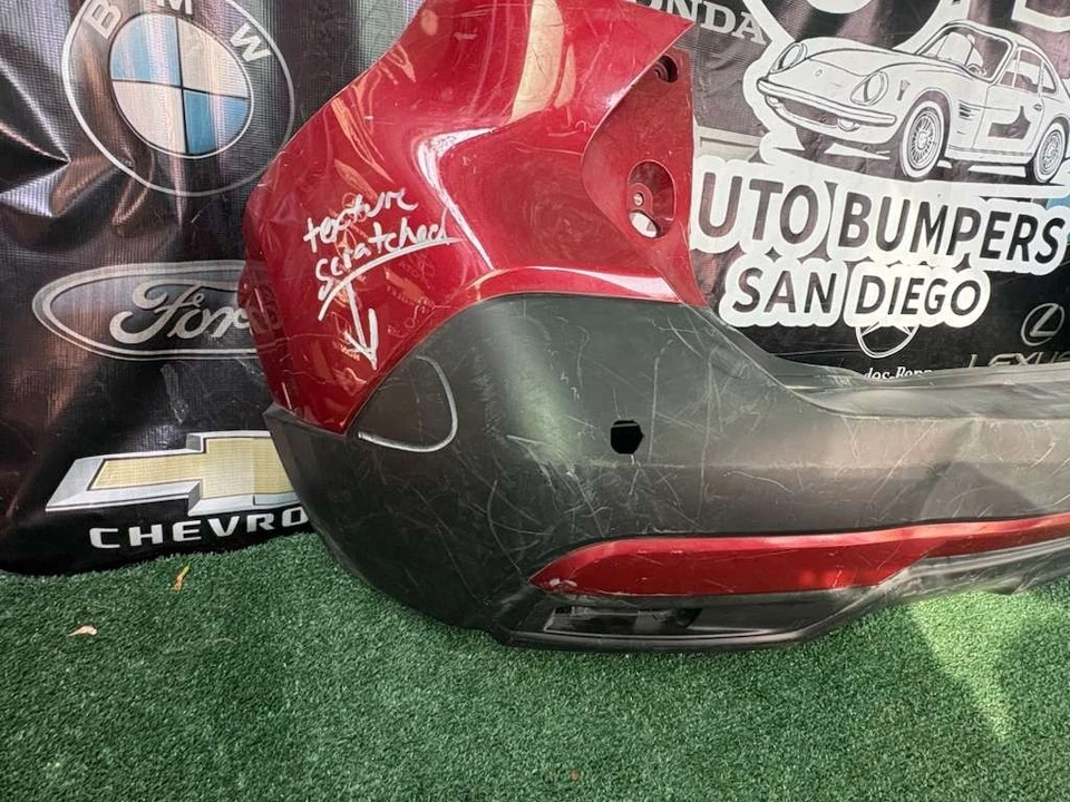 Cubierta de parachoques trasero Nissan Kicks 2018 2019 con orificios de sensor OEM 85022-5RB0J Foto 3 de 4