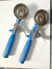 2 Vollrath 47143 #16 Dishers