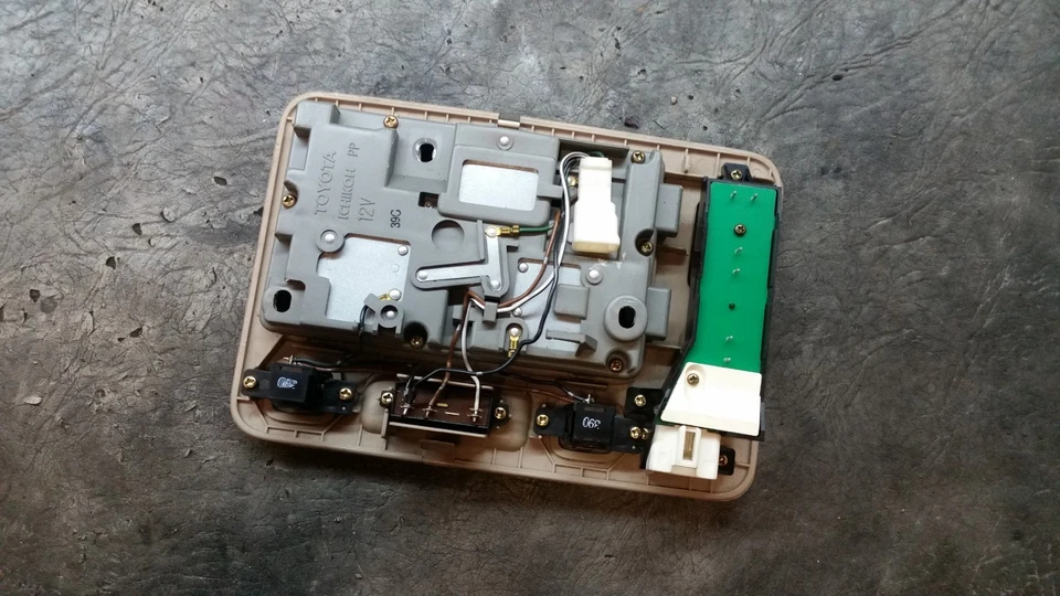 1995 LEXUS GS300 4DR САЛОН ИНТЕРЬЕР ВЕЖЛИВОСТЬ СВЕТ С ПЕРЕКЛЮЧАТЕЛЕМ УПРАВЛЕНИЯ КРЫШЕЙ - Изображение 2 из 2