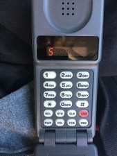 Vintage Motorola AirTouch Cell Phone MODEL 34015WNRSA incl car charger