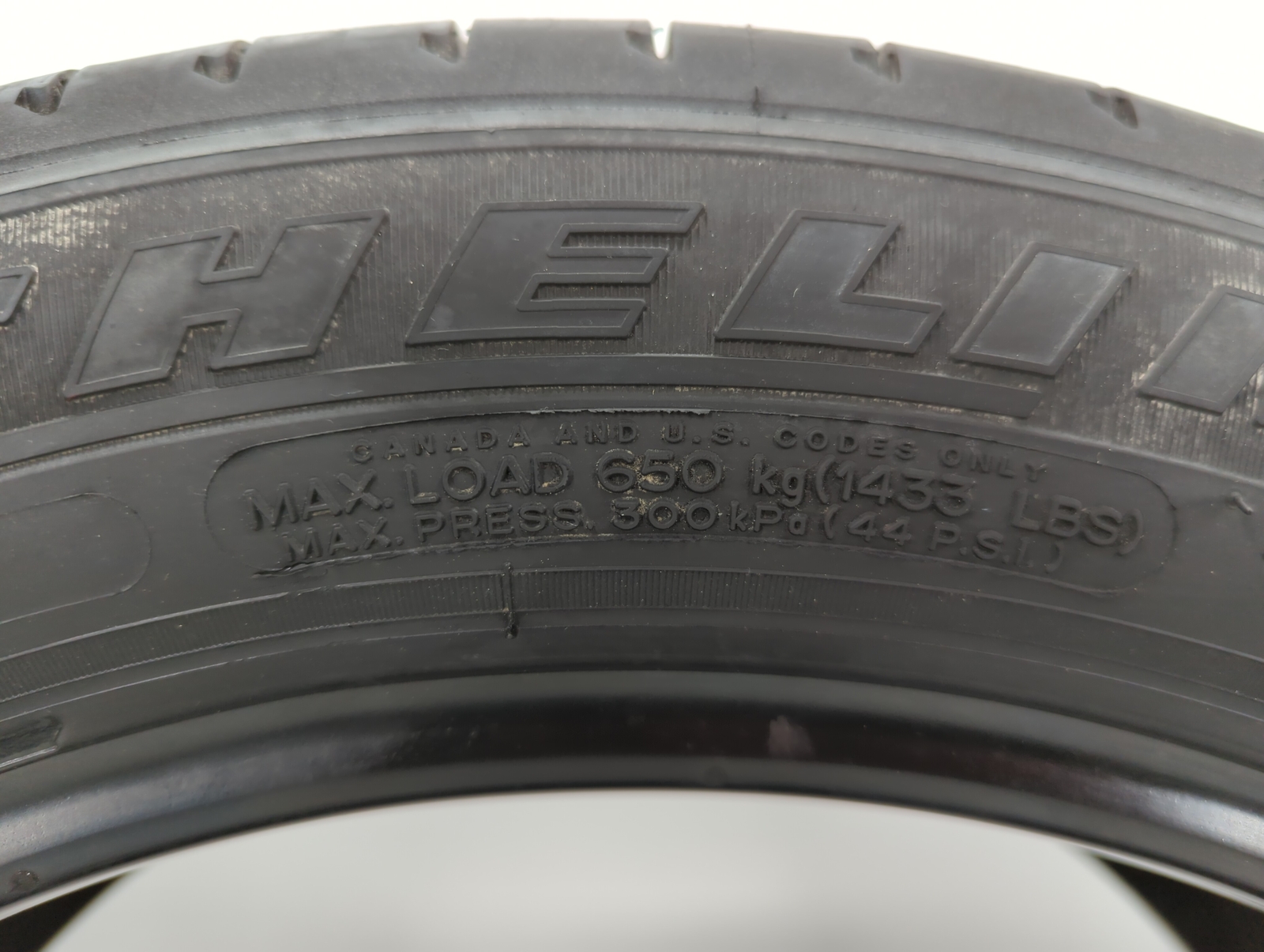 Used Tire P215/55R17 MICHELIN ENERGY MXV4 S8 93V All Season Tread