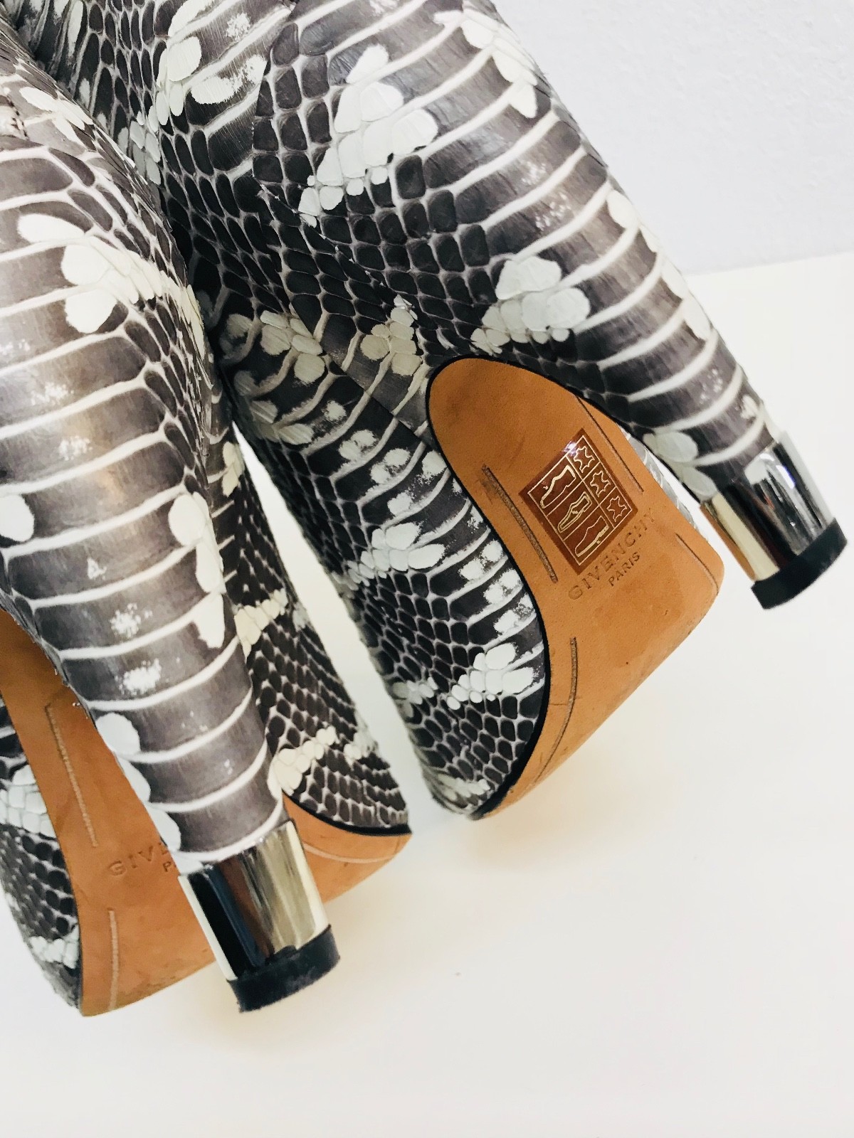 Givenchy en eclisi Curvo Tacón Piel de serpiente en Givenchy relieve de cuero Botas/Botines Talla: 36def2 Givenchy en eclisi Curvo Tacón Piel de serpiente en Givenchy relieve de cuero Botas/Botines Talla: 36def2