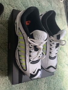 Nike-Air-Max-Tailwind-IV-Sz-9-5-AQ2567-100