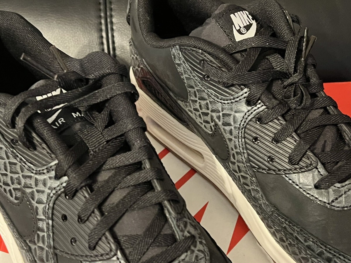Wmns Nike Air Max 90 PREMIUM UK 9 EUR 44 Black White 443817 010 New