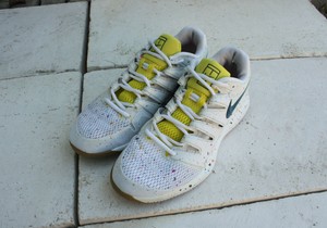 yellow nike womens tennis shoes