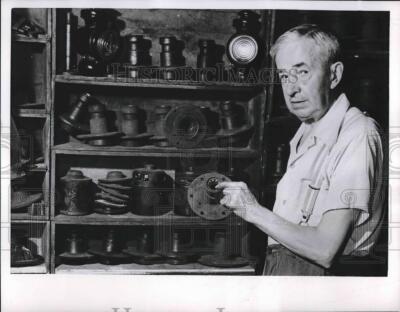 1955 Press Photo William Scharff with Model T Parts - nea97716