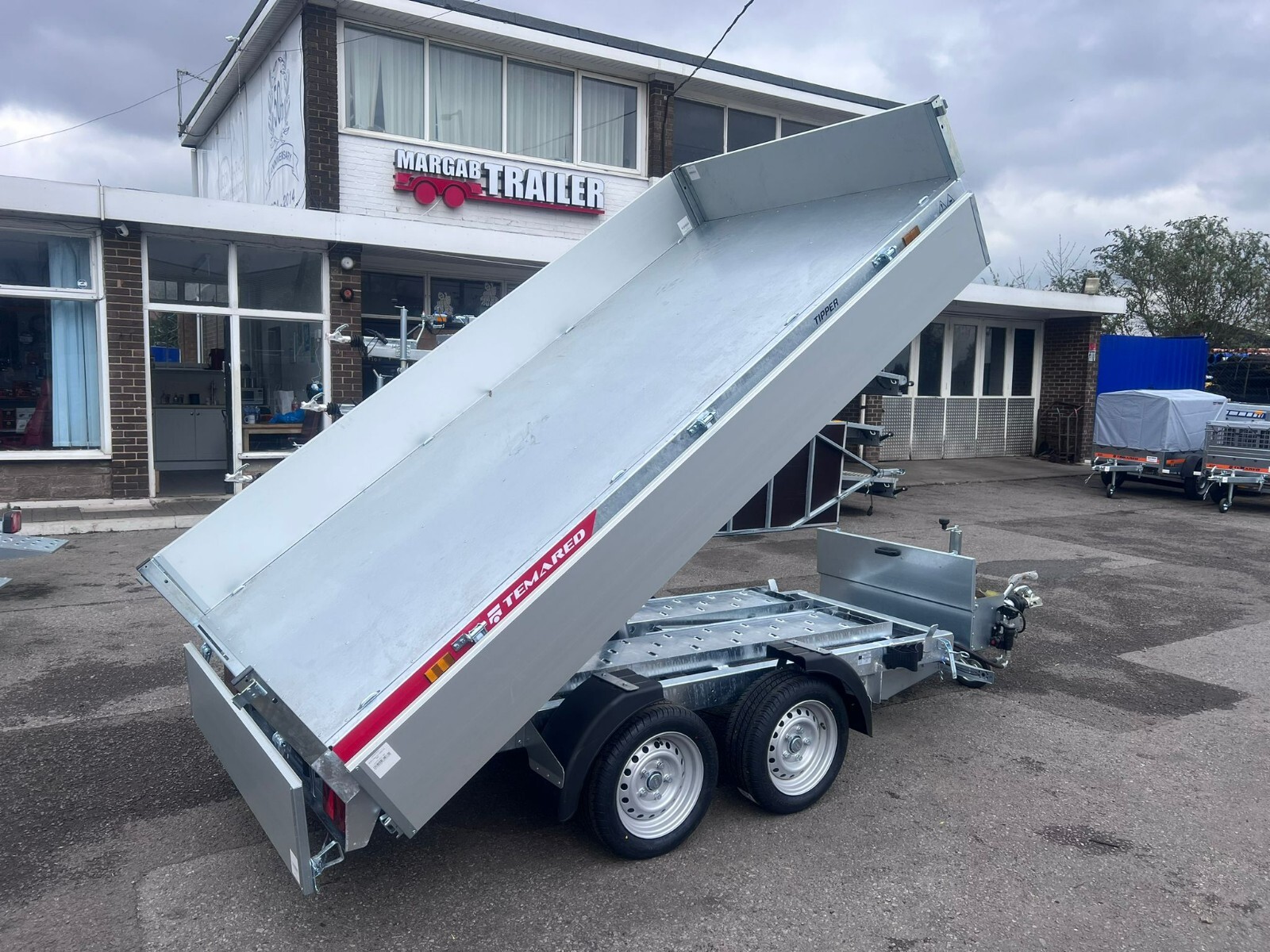 MESH + RAMPS ELECTRIC TIPPING TRAILER TIPPER 2700kg 3m X 1.5m / 10 x 5