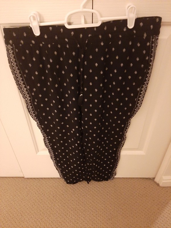 Old Navy Rayon Pull On Pants Women Black and White Comfort and Style, SZ L