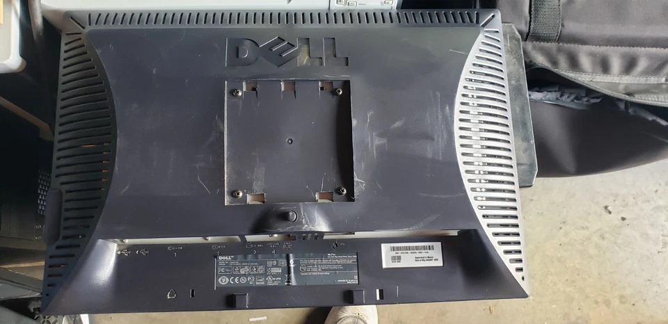 Dell 20" Black Computer Monitor 2005FPW - Image 2 of 3