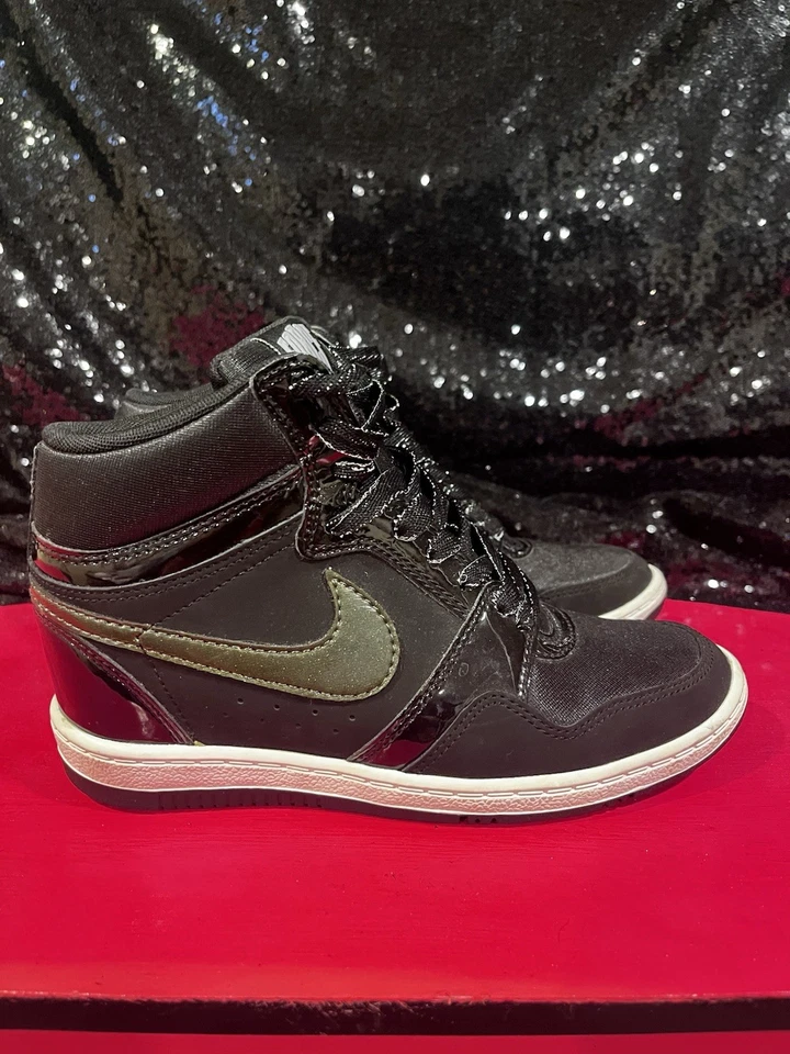 Nike Force Wedge negro con detalles de charol para mujer talla 7,5 Foto 3 de 4