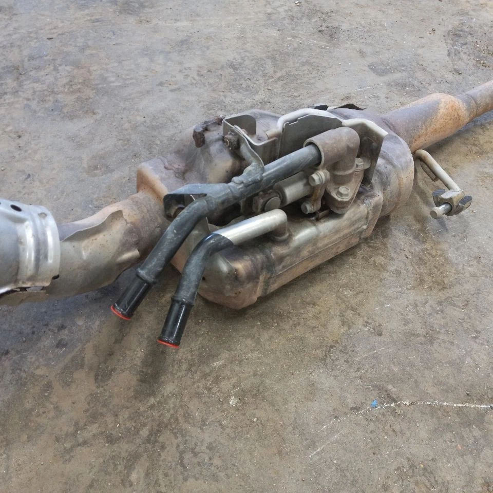 Tubo de escape Toyota Prius C 2017 2016 2015 2014 2013 Foto 3 de 4