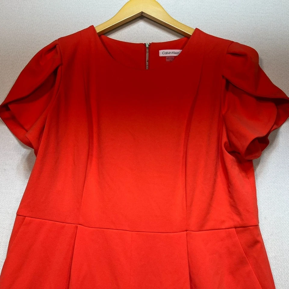 Mono para mujer Calvin Klein talla 14 rojo tulipán manga abullonada cremallera trasera pierna recta Foto 3 de 4