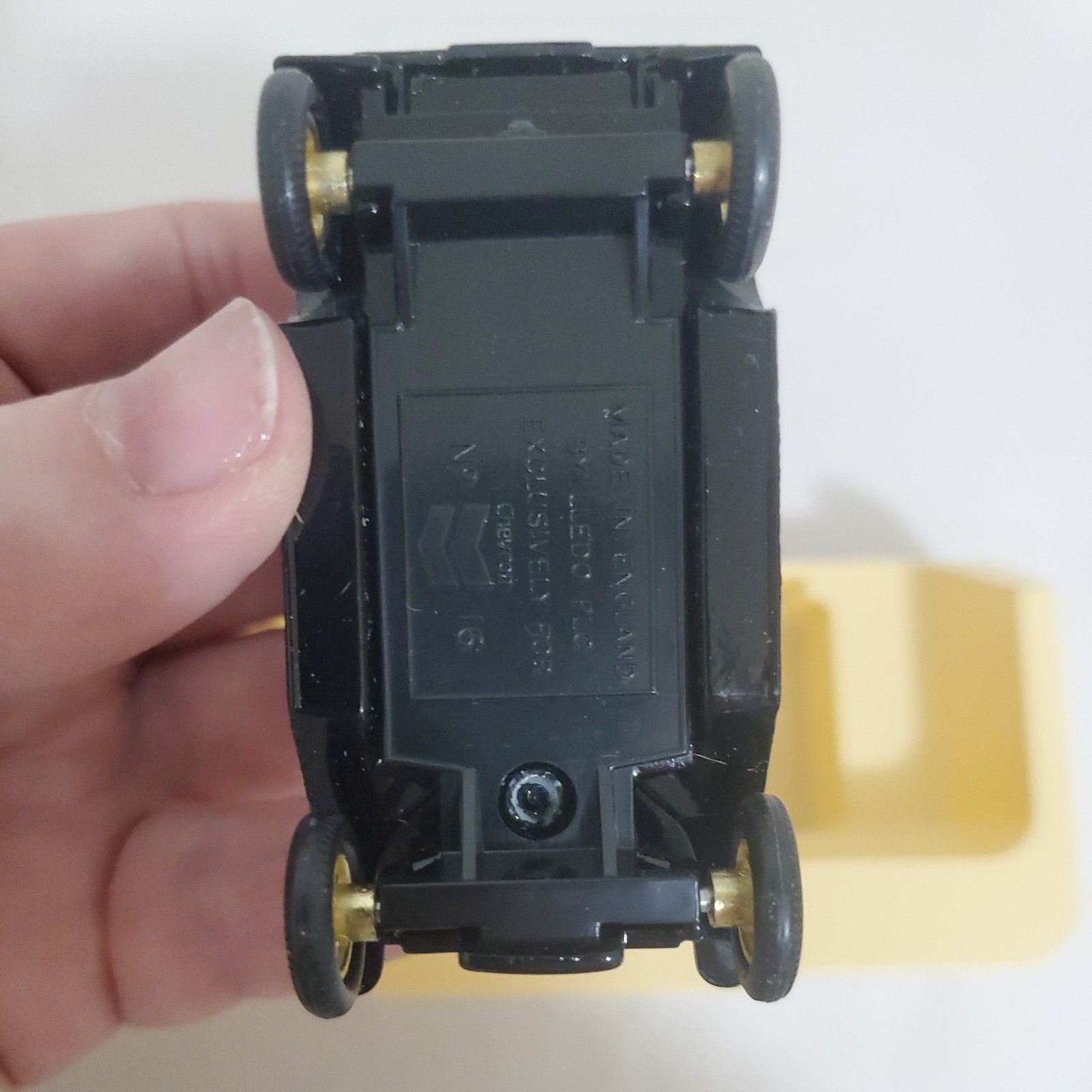 Lledo Days Gone Chevron 1927 PEARL OIL VAN Diecast New Old Stock MIB thumbnail 9