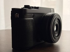 Fujifilm X-E2 Camera & Fujinon XF 27mm 2.8 WR black lens / Immaculate