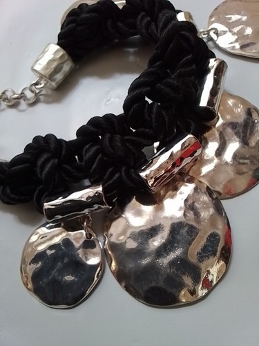 GORGEOUS CHICO'S LONG WOMEN'S SILVERSTONE & BLACK WOVEN TEXTILE NECKLACE - Picture 5 of 5