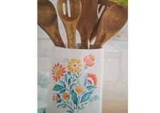 Pioneer woman Mazie ceramic crock and wood wood utensils NIB