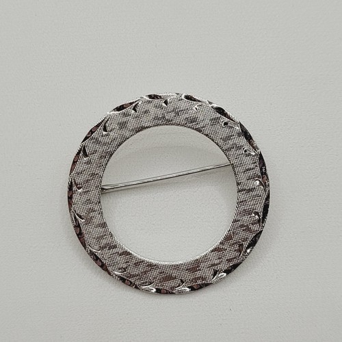 La Mode Dainty Sterling Silver 925 Open Circle Wreath Decorative Etched Signed - Picture 24 of 24