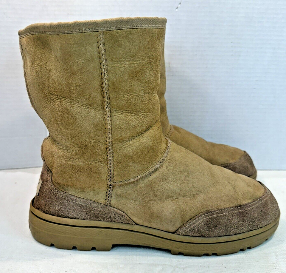 UGG Mens Size 10 Classic Short Boot 5220 Chestnut Leather & Sheepskin 9