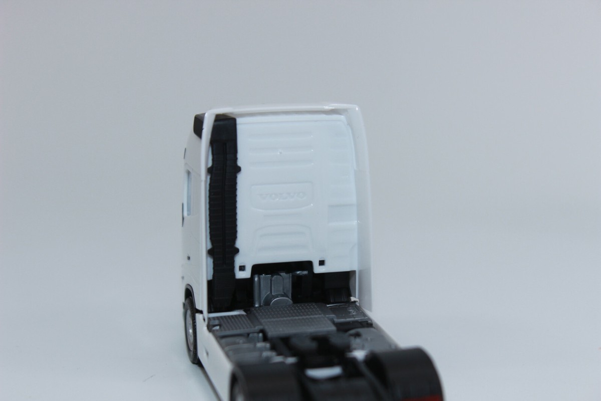 Herpa 313360 Volvo FH Gl. XL 2020 Basic Zugmaschine weiß 1 Herpa 313360 Volvo FH Gl. XL 2020 Basic Zugmaschine weiß 1