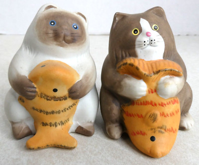 Vintage Sushi Siamese Cat Holding a Fish Salt & Pepper Shakers Made in China
