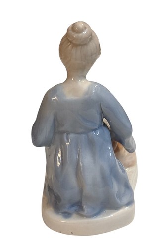Porclain Mother With Sleeping Child Figurine - Picture 3 of 5