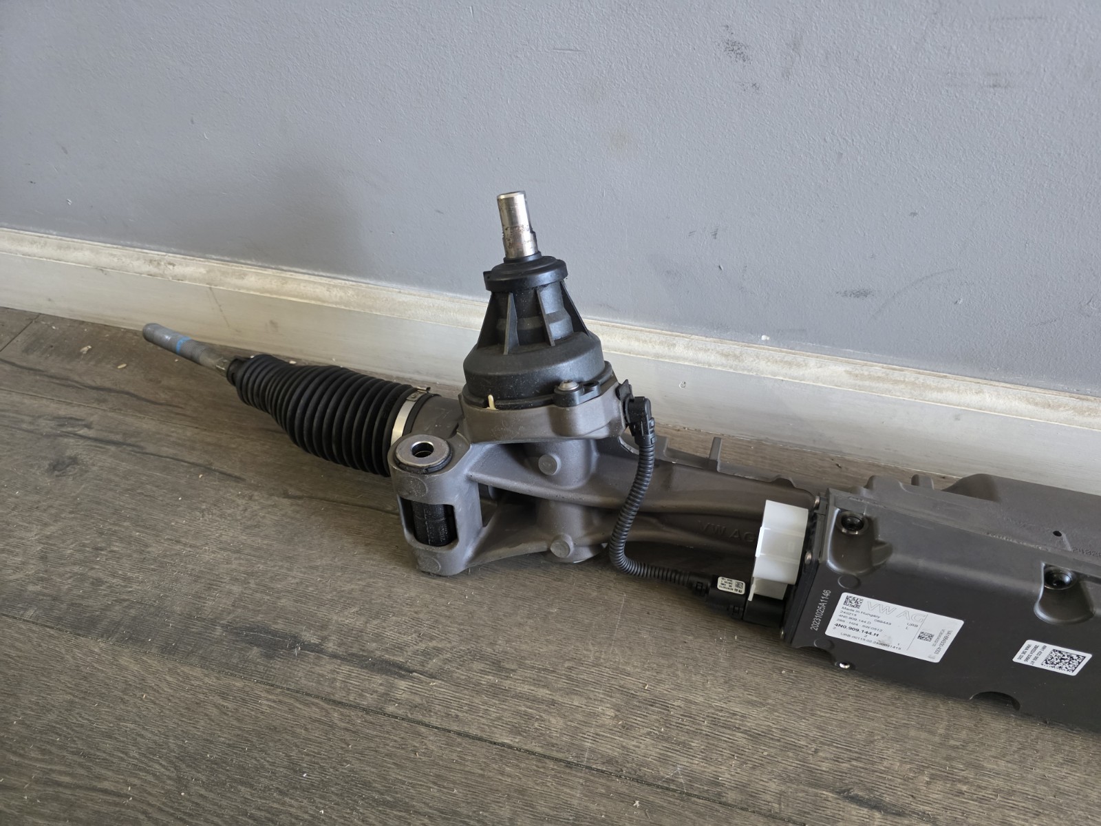 LAMBORGHINI URUS STEERING RACK AND PINION OEM 4M1423055AT