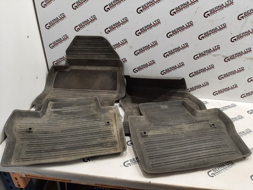 Set tappetini moquette anteriore originali Volvo V70 MK3 2007-2016 30734678 30734679 - Foto 1 di 11